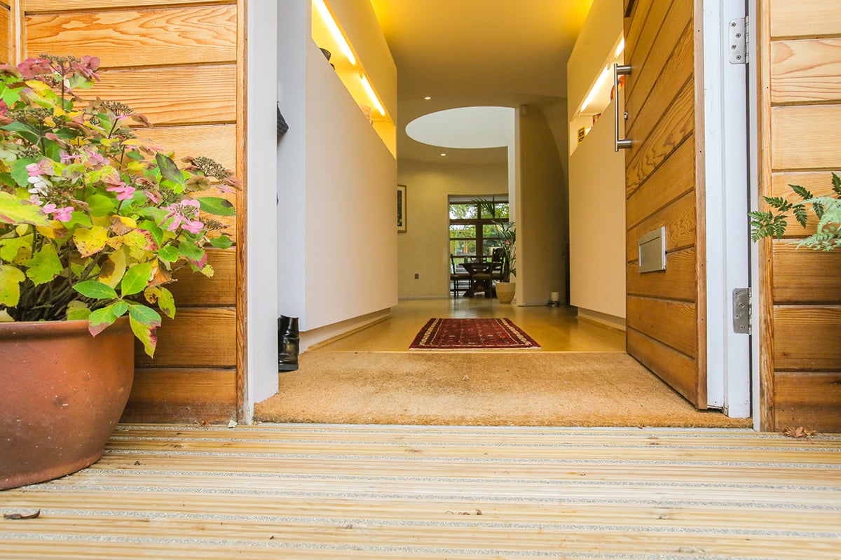 Level access entrance