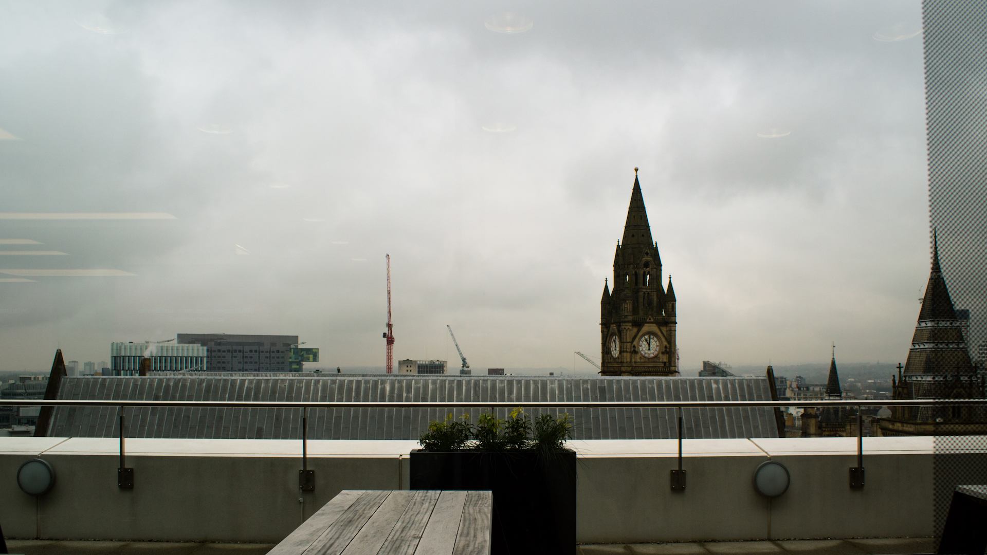 Terrace with the view of Big Ben in the horizon.