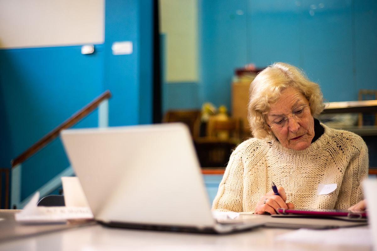 Woman-using-computer